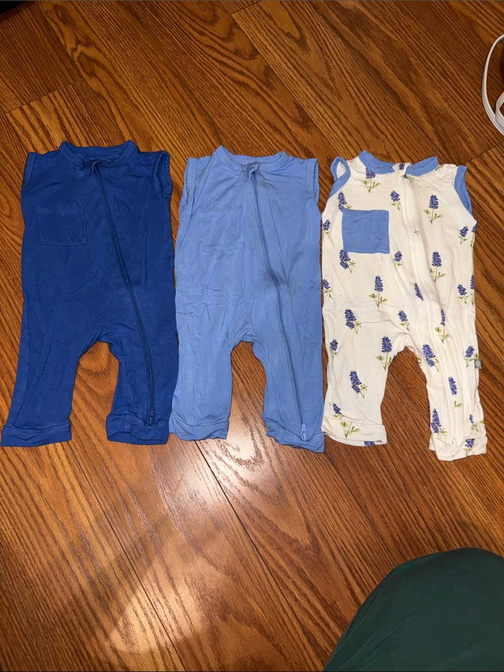 3 kyte baby Sleeveless Rompers